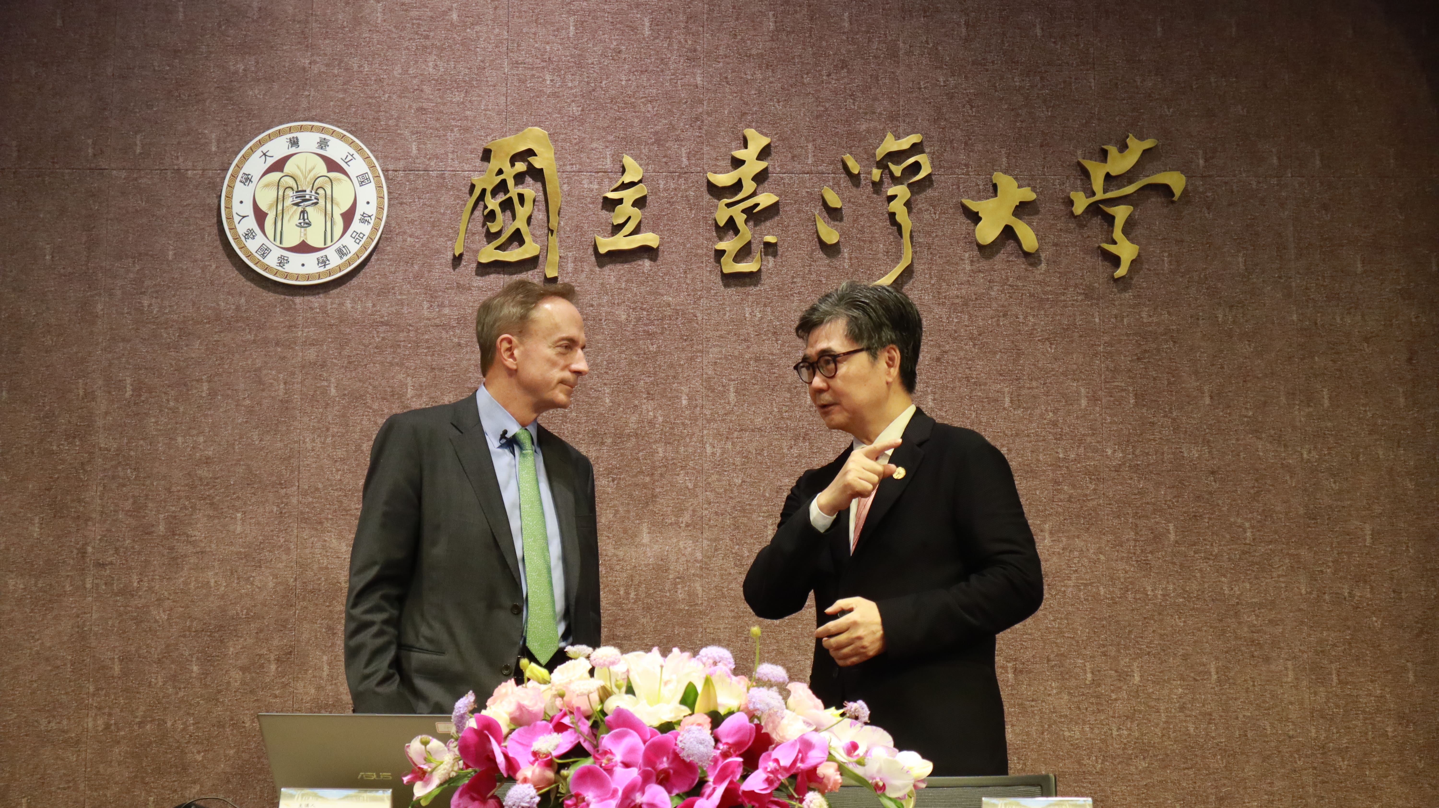 演講: 歐立德教授系列講座臺大場 - 滿洲人的近代身分認同與“中華民族”的演變