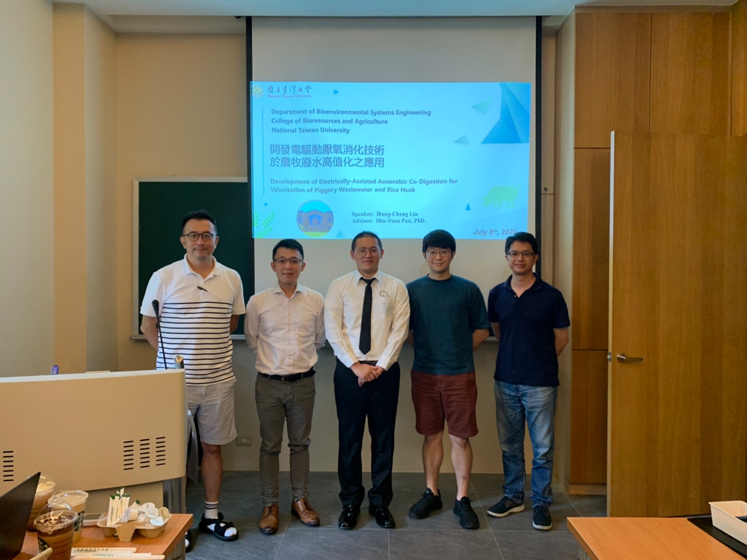 Hung-Cheng completed the oral defense for his master thesis!!